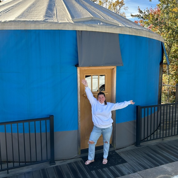 Meet your Posher, Laura - Picture 4 of 11